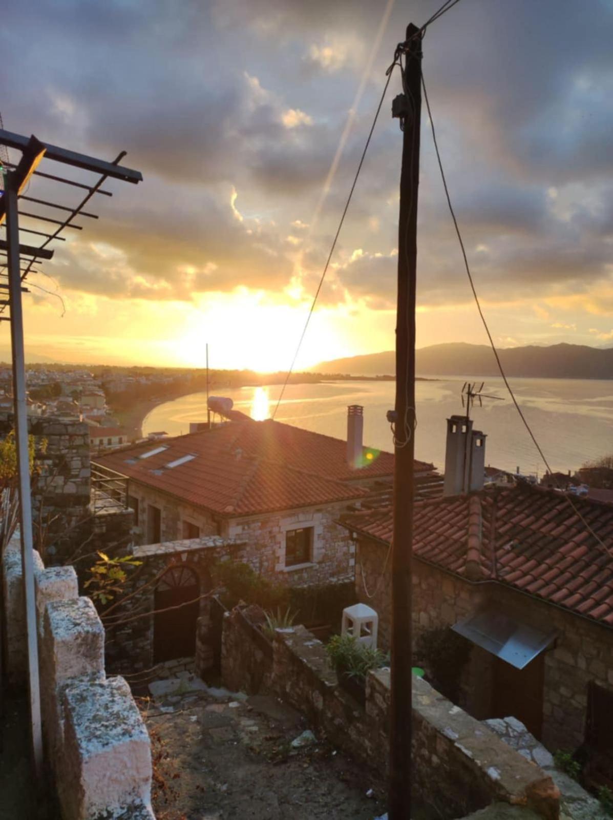 Stone Clock'S House Apartment Nafpaktos Exterior foto